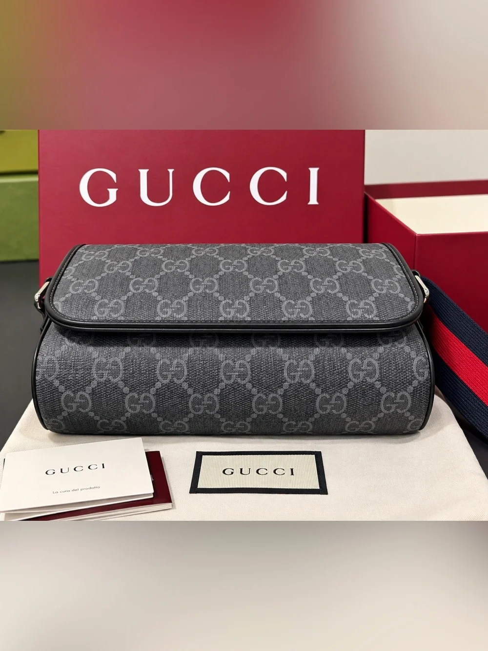 NWT Gucci Men's Black and Gray GG Supreme Messenger Bag